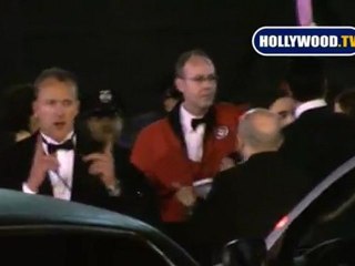 Penelope Cruz Waves Her Oscar In The Air