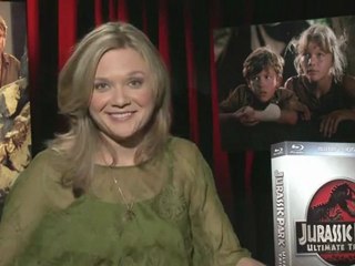 Ariana Richards - Dinosaur Sneeze - Featurette Ariana Richards - Dinosaur Sneeze (Anglais)