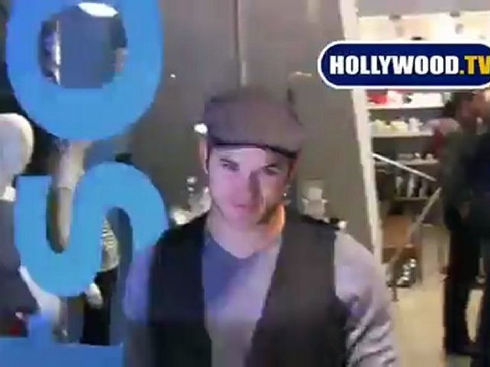 Twilight Star Kellan Lutz Blushes For Cameras at Kitson
