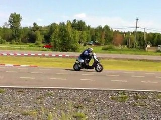 Entraînement de scooter sur le petit oval de Sanair en juillet 2011