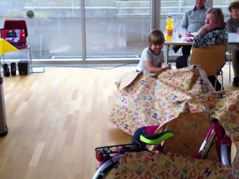 ON DEBALLE LES CADEAUX