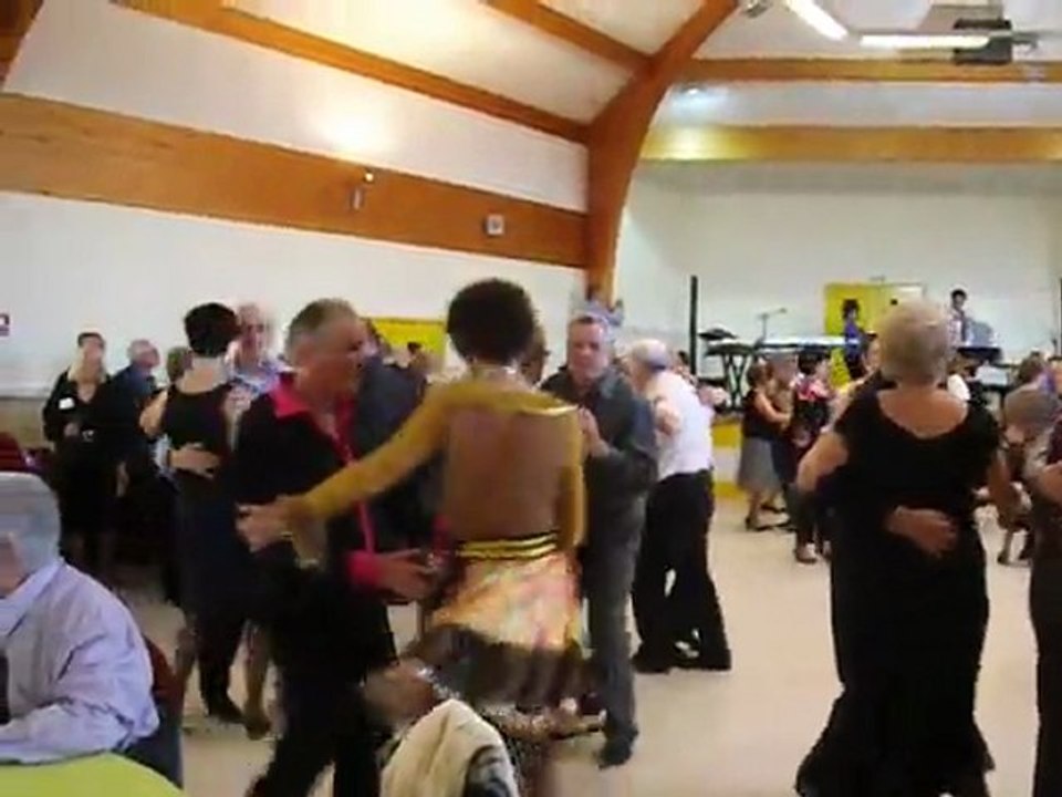 Thé dansant du 19 février 2012 organisé par le club de l'amitié d'Auneuil