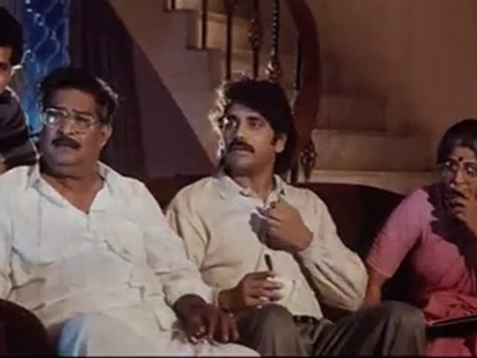Ellame En Kathali - Nagarjuna Gets A Cassette As Gift