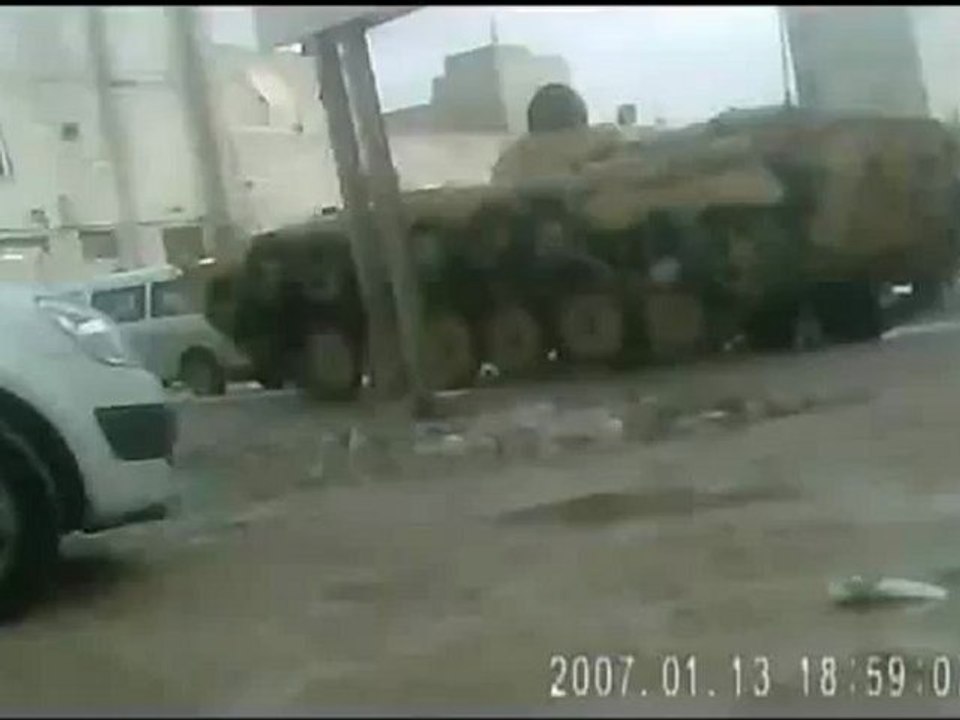 فري برس   ريف دمشق زملكا انتشار دبابات عصابات الأسد ومداهمات للمنازل واعتقالات عشوائية 17 2 2012