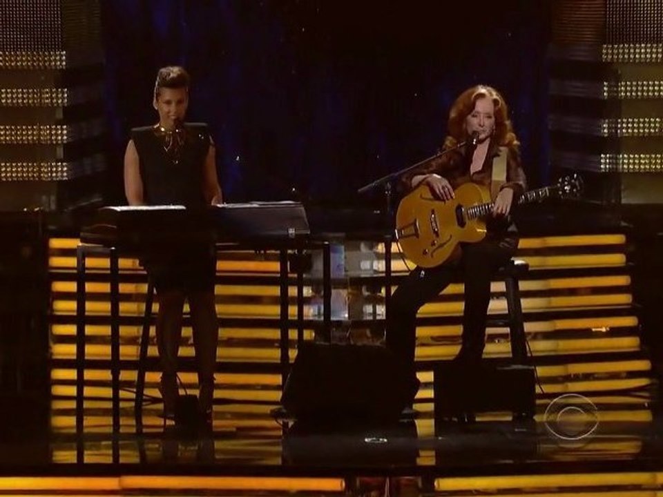 Alicia Keys' Etta James Grammys Tribute with country legend Bonnie Raitt