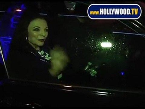Joan Collins signs Autographs outside restaurant