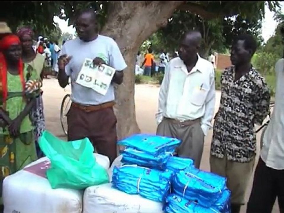 Uganda, West Nile: Bednet distribution