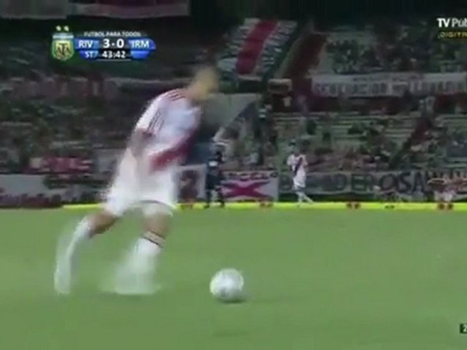 David Trezeguet hace explotar el Monumental