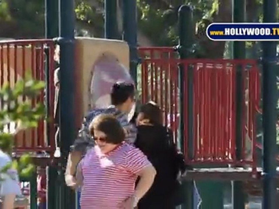 Jessica Alba, Cash Warren & Honor Get Famous Muffins, Go to Park