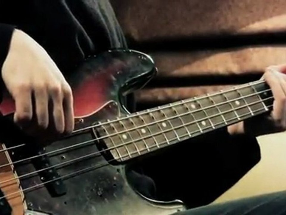 Multitap feat. Demet Evgar - Bu Şarkıyı Dinliyorsan (video)