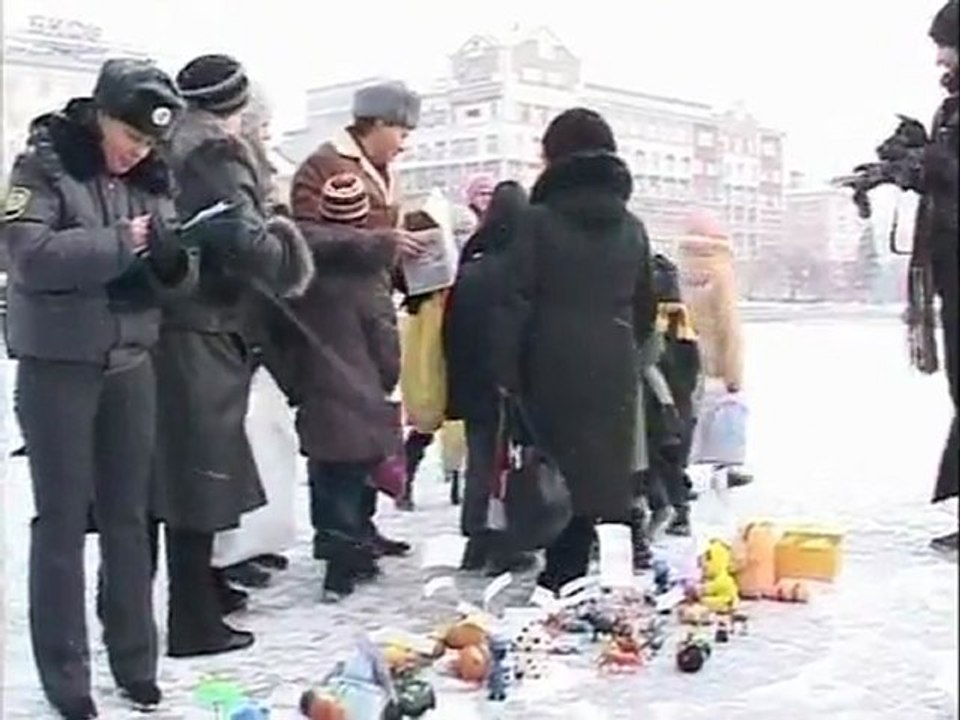 Toys protest against Putin