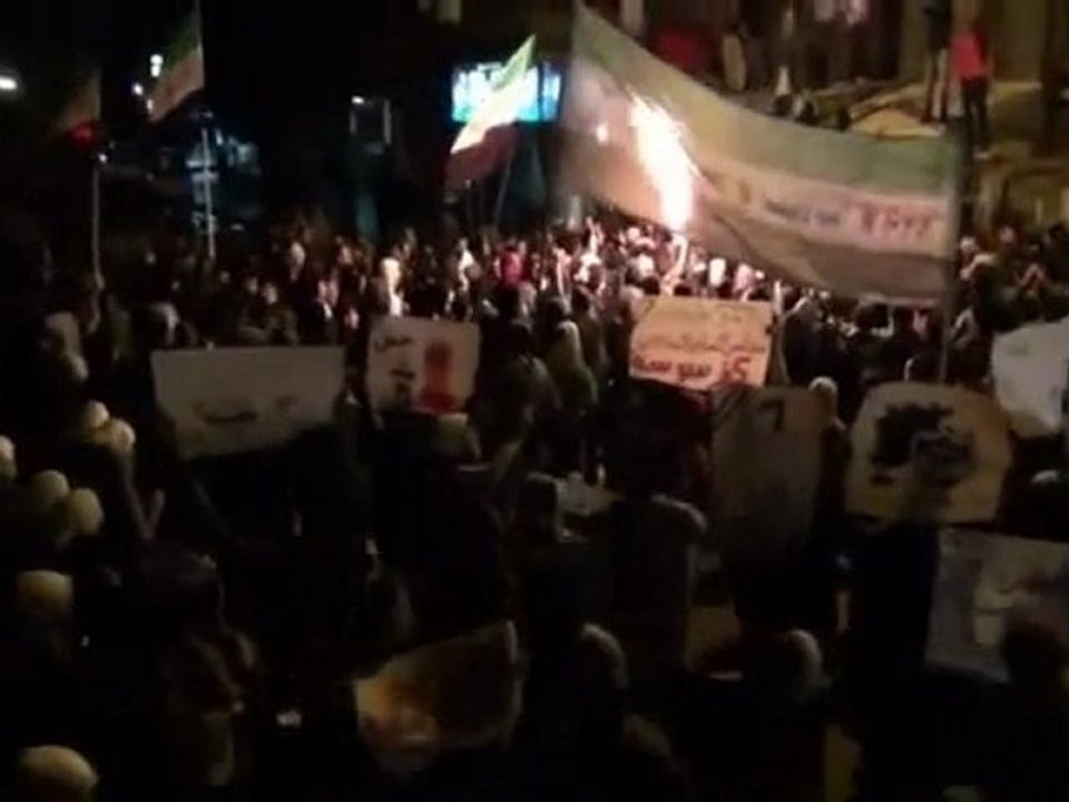 فري برس   دمشق كفرسوسة مظاهرة مسائية جامع أبو بكر 16 2 2012