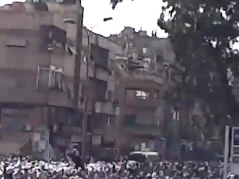 فري برس دمشق المزة المشيعين امام جامع المزة الكبير 18 2 2012