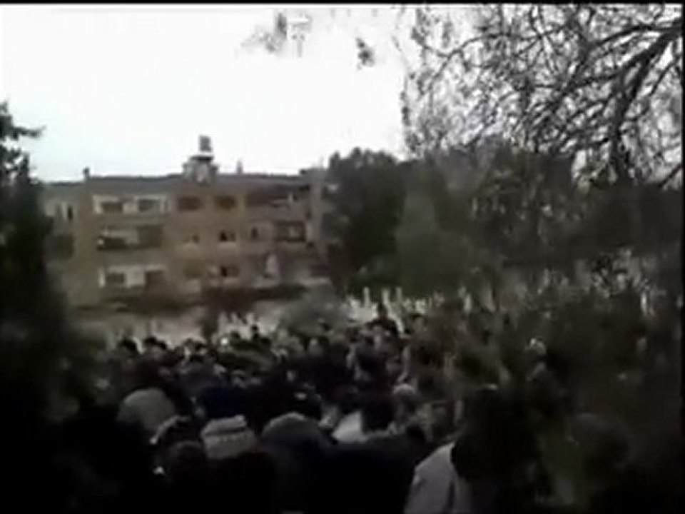 فري برس   دمشق المزة اثناء دفن الشهيد اسامة شعبان 16 2 2012