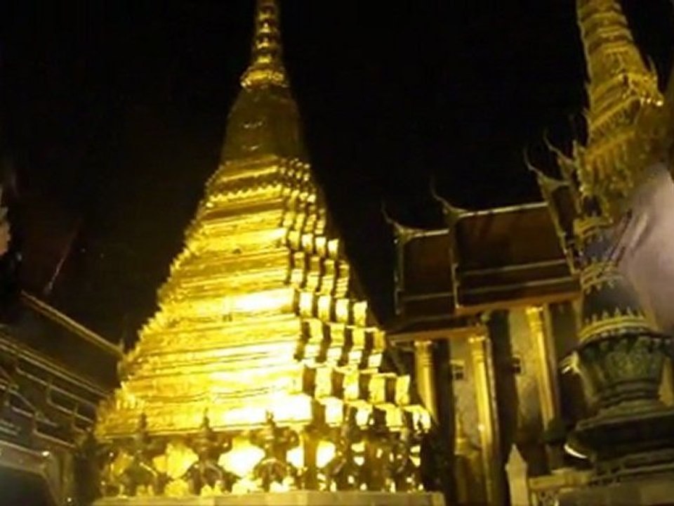 BANGKOK: Wat Phra Kaew by night