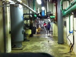 Explosion d'une vanne d'éxcrément dans une usine