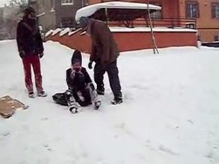 KAR TOPU OYNAMAK GÜZELDİR