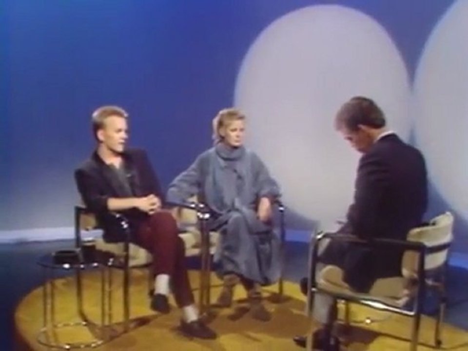Leah Pinsent & Kiefer Sutherland - CityLights with Brian Linehan (1984)