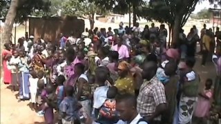 Tanzania, Mwanza, Bugarika: Bednet distribution