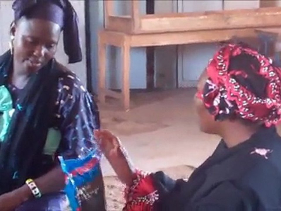 Mali, Yirimadjo - Central: Bednet distribution