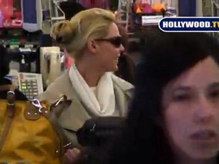Katherine Heigl  Shops At Gelsons.
