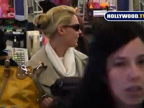 Katherine Heigl Shops At Gelsons.