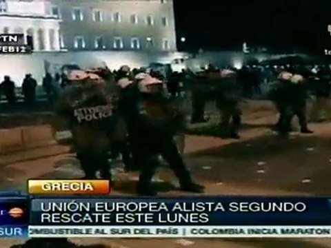 Miles de griegos protestan en contra de plan de austeridad