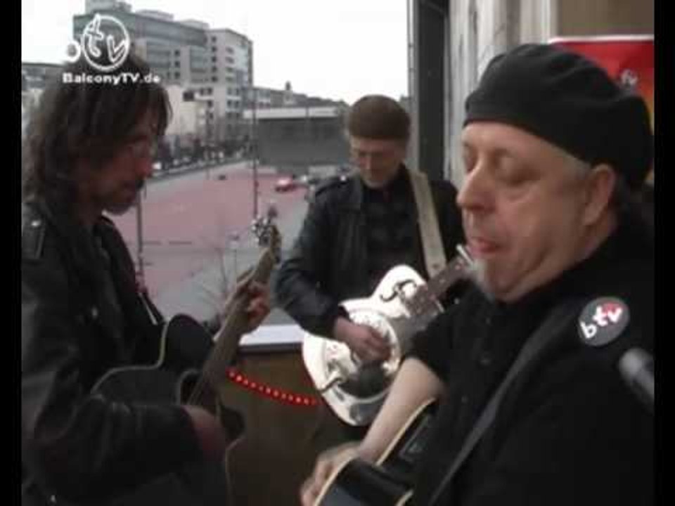 PEBBLESTONES (BalconyTV)