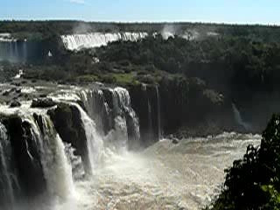 bresil-iguacu-chutes-eau-panorama