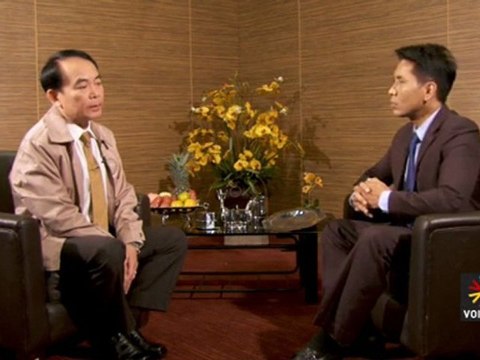 รายการ Hot Topic ประจำวันที่ 20 กุมภาพันธ์ 2555 : โอทอป ศิลปาชีพ งานสินค้าฯ ครั้งแรกในประวัติศาสตร์ไทย