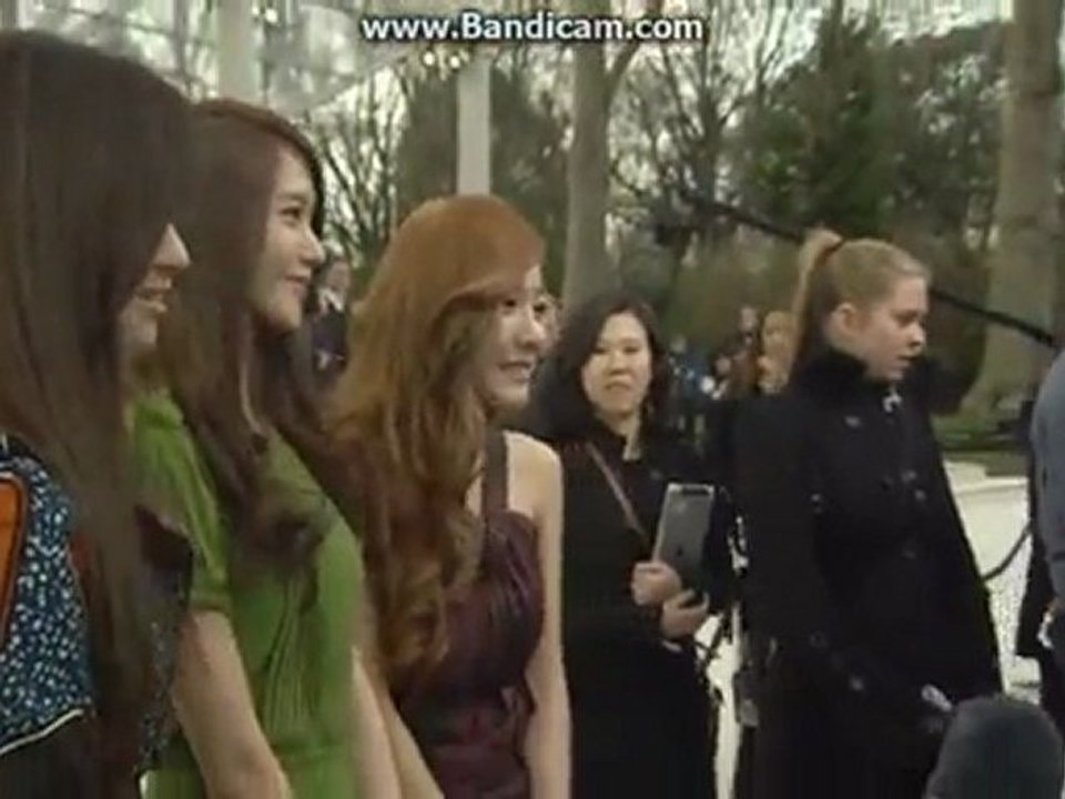 Burberry Prorsum Women's Collection Fashion Show (SeoHyun, Tiffany & YoonA Cut 20/02/2012)