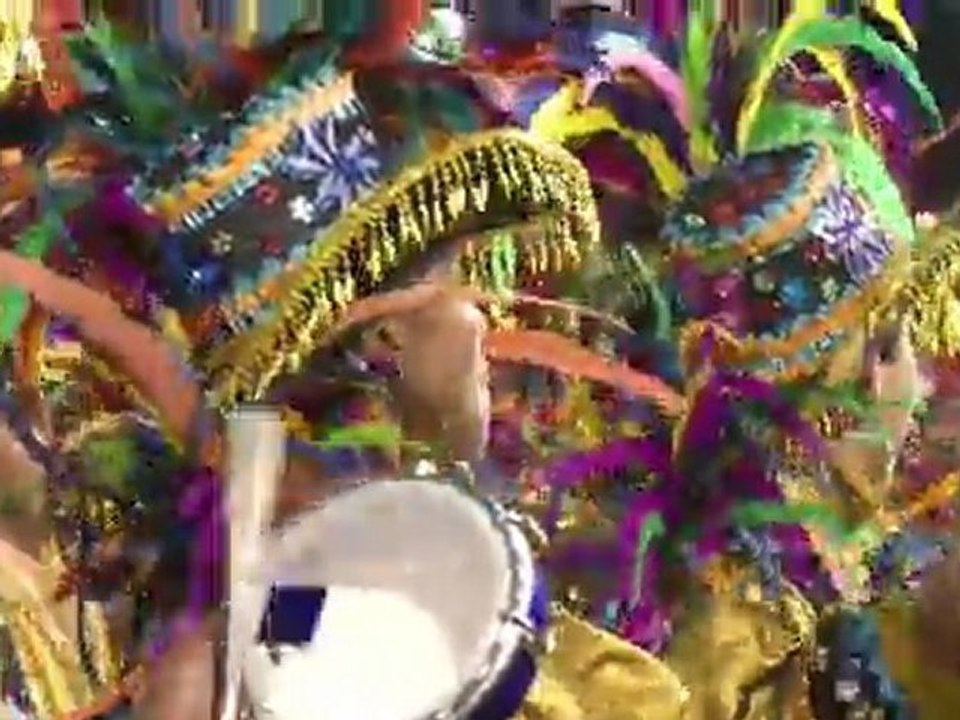 Karneval-Spektakel in Rio: Heiße Rhythmen und knappe Kostüme