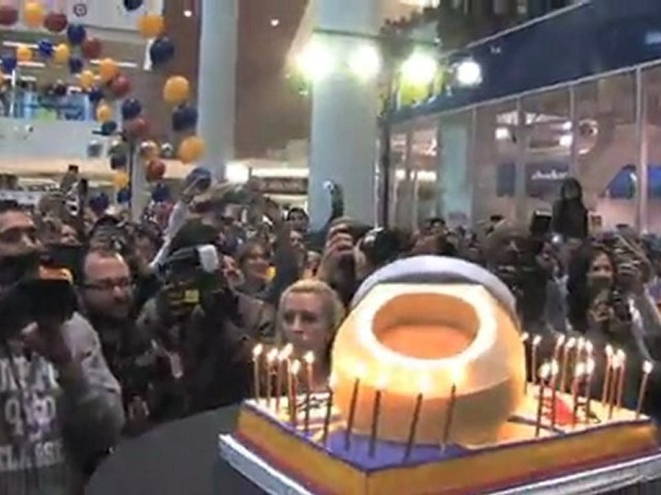 L.A. Laker Shannon Brown at Millions Of Milkshakes Westfield Culver City!