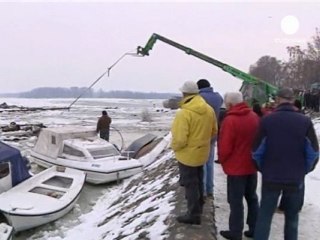 Breakaway ice sinks boats in Serbia