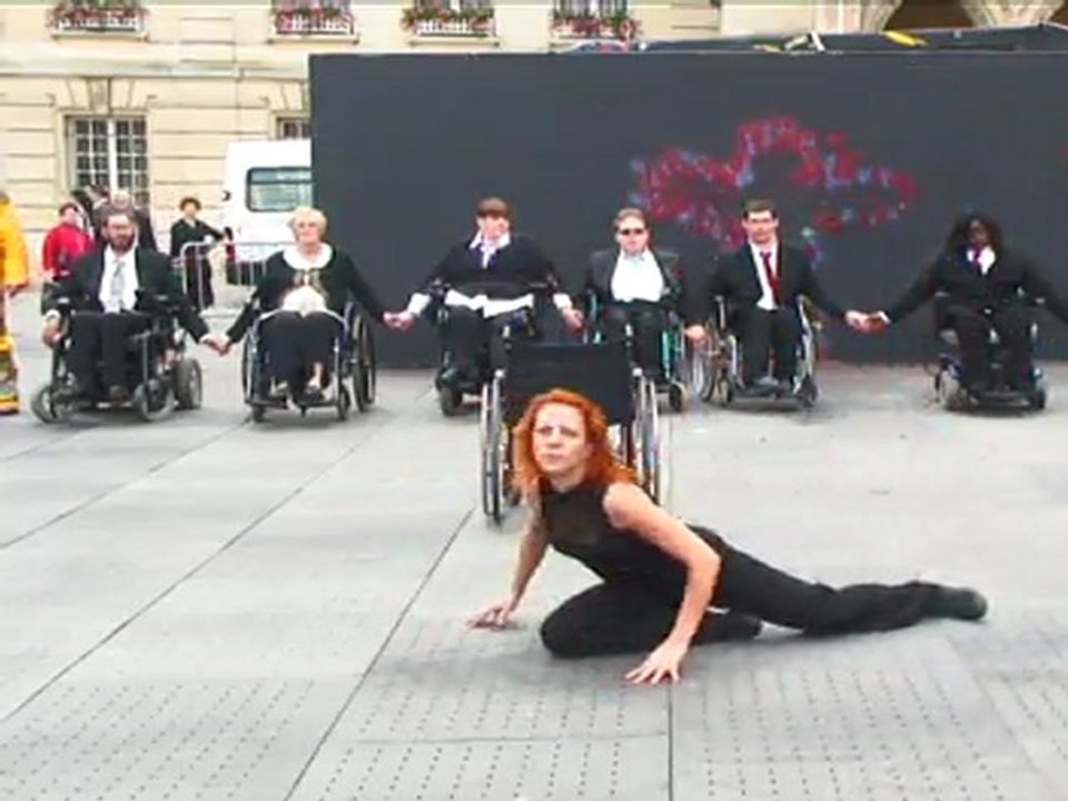 sandrine didier-grand corp malade (ballet de chaises)