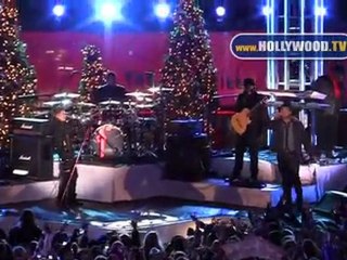 Justin Bieber, Usher, Busta Rhymes, Tony Bennett perform at Rockefeller Center