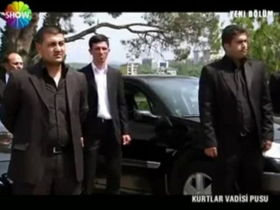 Polat Alemdar Cevat'a Kafa Atıyor.