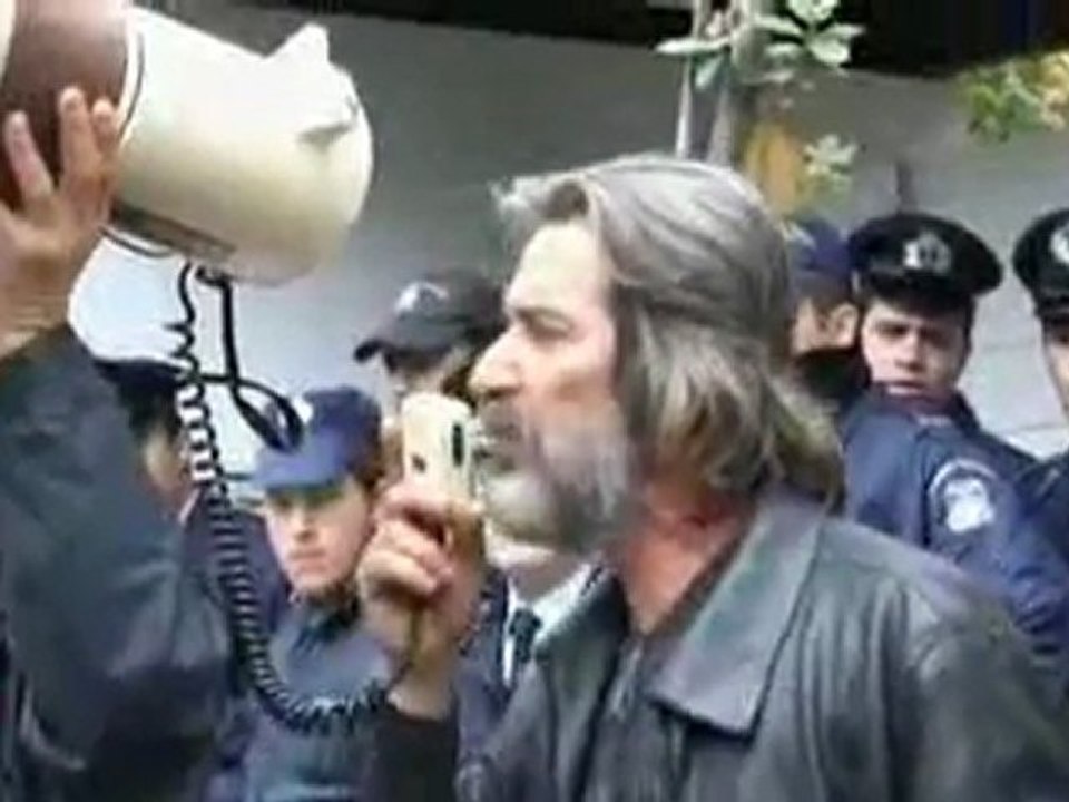 ΣΤΙΣ ΠΥΛΕΣ ΤΗΣ ΦΩΤΙΑΣ - Ελληνική Χαλυβουργία