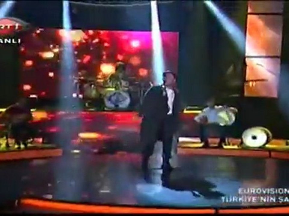 Can Bonomo - Love Me Back - AlemFrm.Net