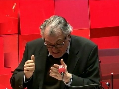 Serge July : François Hollande passe l'écrit