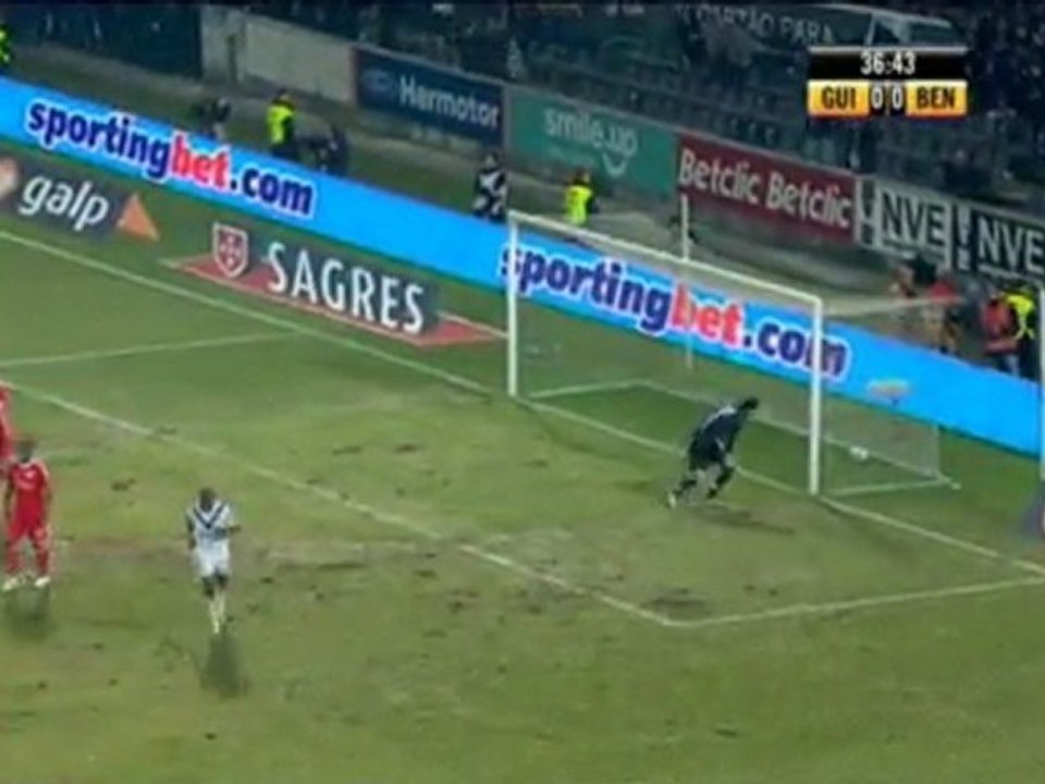 Guimares end Benfica's unbeaten run