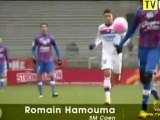 Romain Hamouma hãm bóng khéo léo trước khi vuốt bóng qua đầu thủ môn đối phương