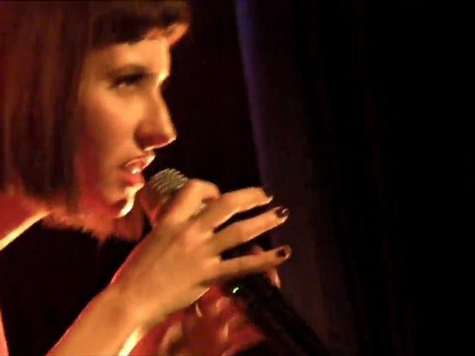 LUSSI IN THE SKY LIVE IN PARIS AU DIVAN DU MONDE LE 09 FEVRIER 2012.