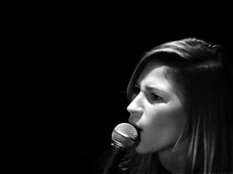 Claire Denamur - Hang me up to dry (Cold War kids cover)