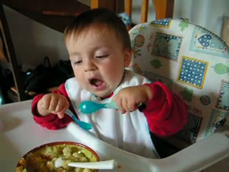 Je mange tout seul