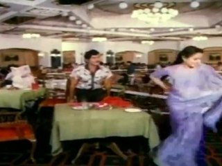 Sampoorna Premayanam - Shobhan Babu saving Jayprada