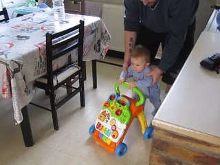 mon loulou avec son pouss pouss