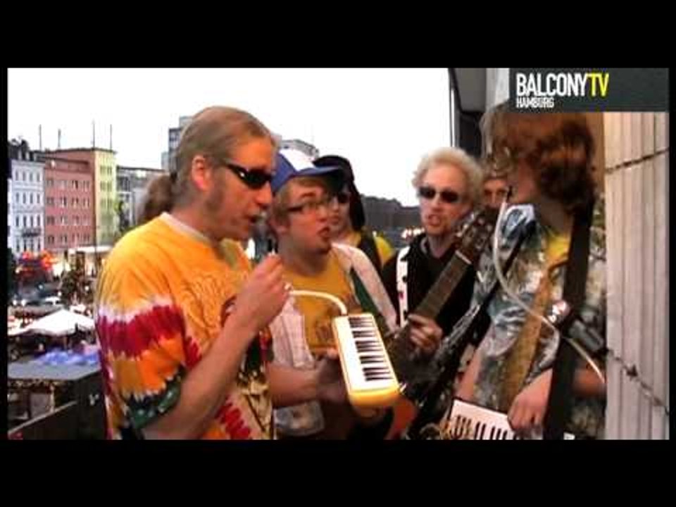 THE BEACH BUMS (BalconyTV)