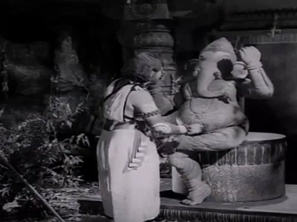 Lakshmi Katakshyam - Questioning Of Ganesh Idol