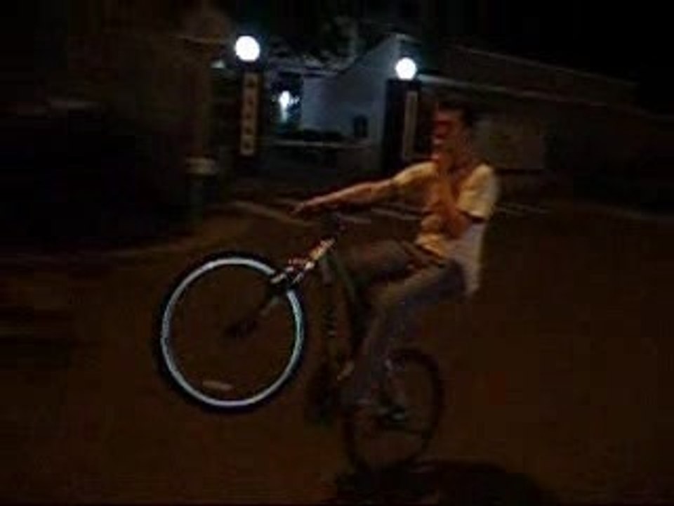 Cycling & smoking... on a single wheel